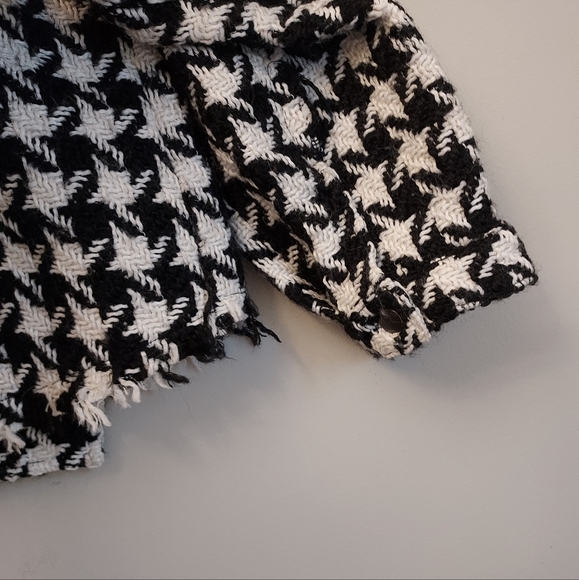 POL BLACK and Ivory Houndstooth Frayed Hem Shacket Jacket Size Medium Lexington - Picture 6 of 10
